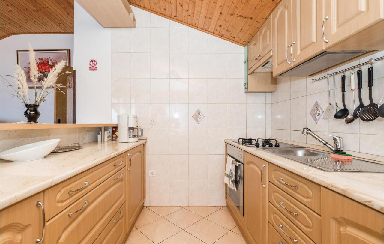Beautiful Apartment In Brsec With Kitchen Extérieur photo