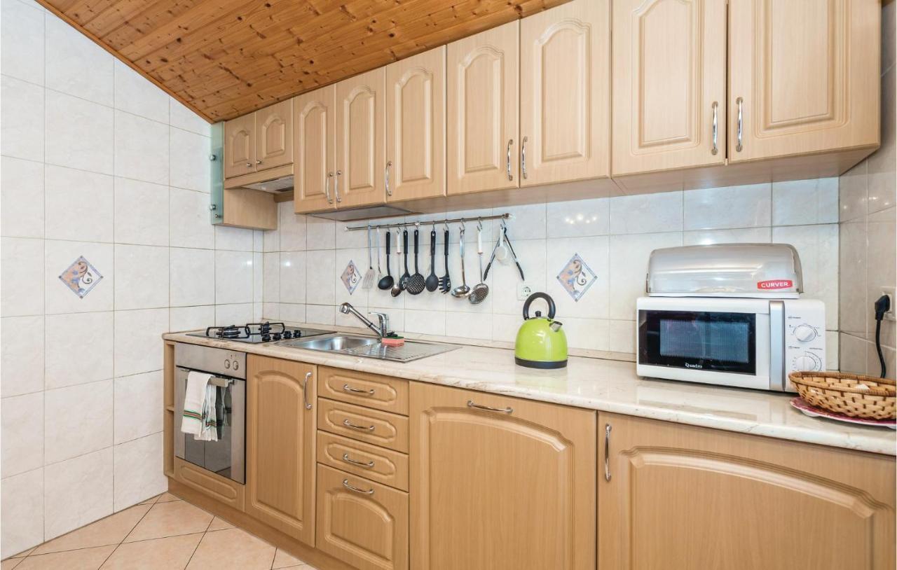 Beautiful Apartment In Brsec With Kitchen Extérieur photo