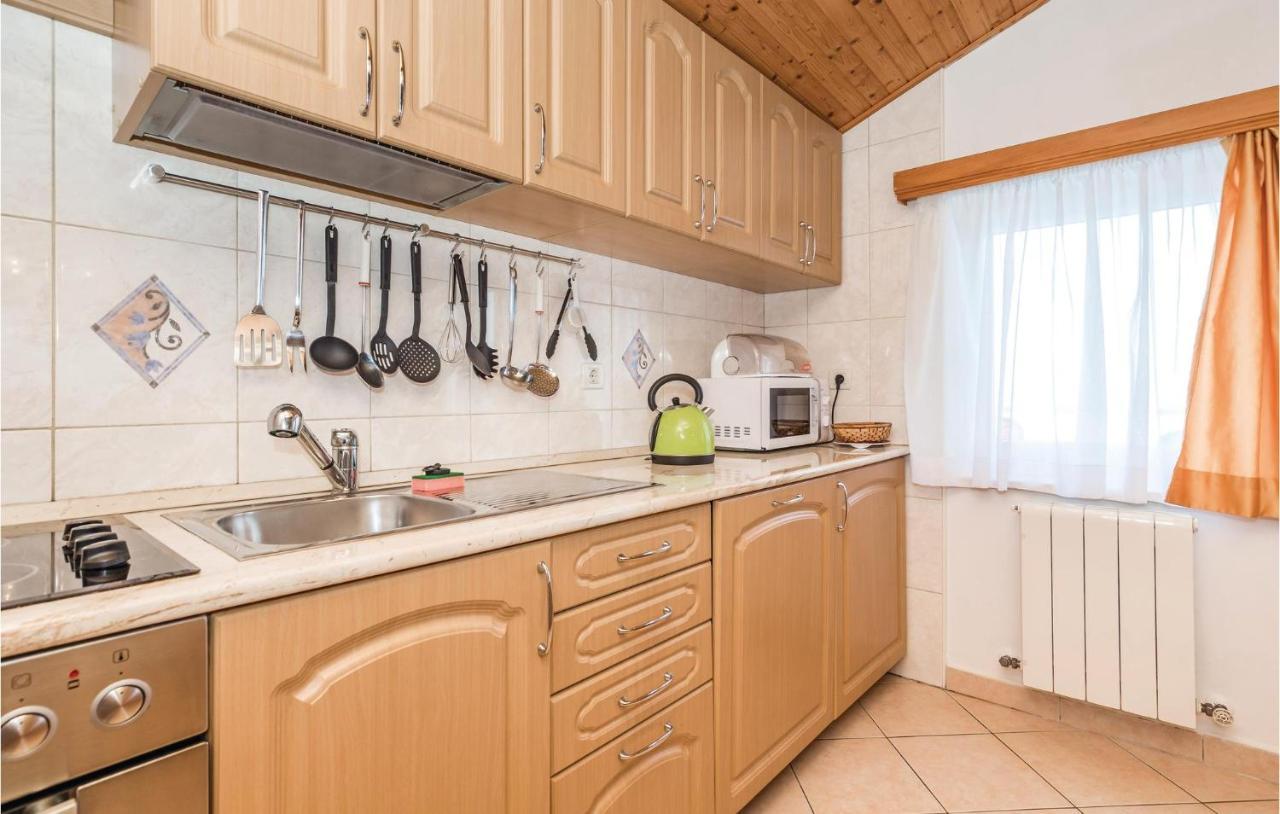 Beautiful Apartment In Brsec With Kitchen Extérieur photo