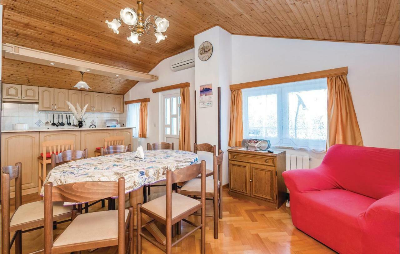 Beautiful Apartment In Brsec With Kitchen Extérieur photo